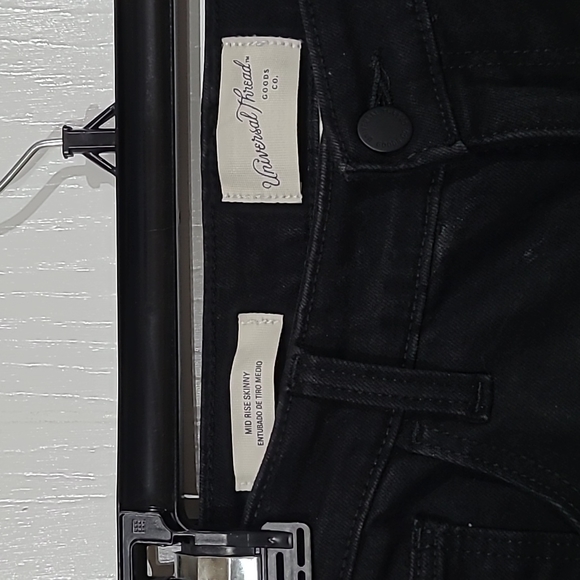 Universal Thread Mid Rise Skinny Jeans - Picture 2 of 6